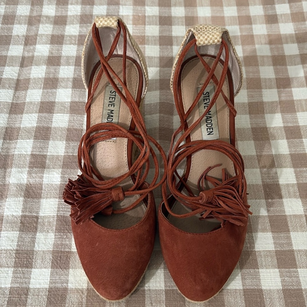Steve Madden Tie on Platform Wedges With Tassels Size 7